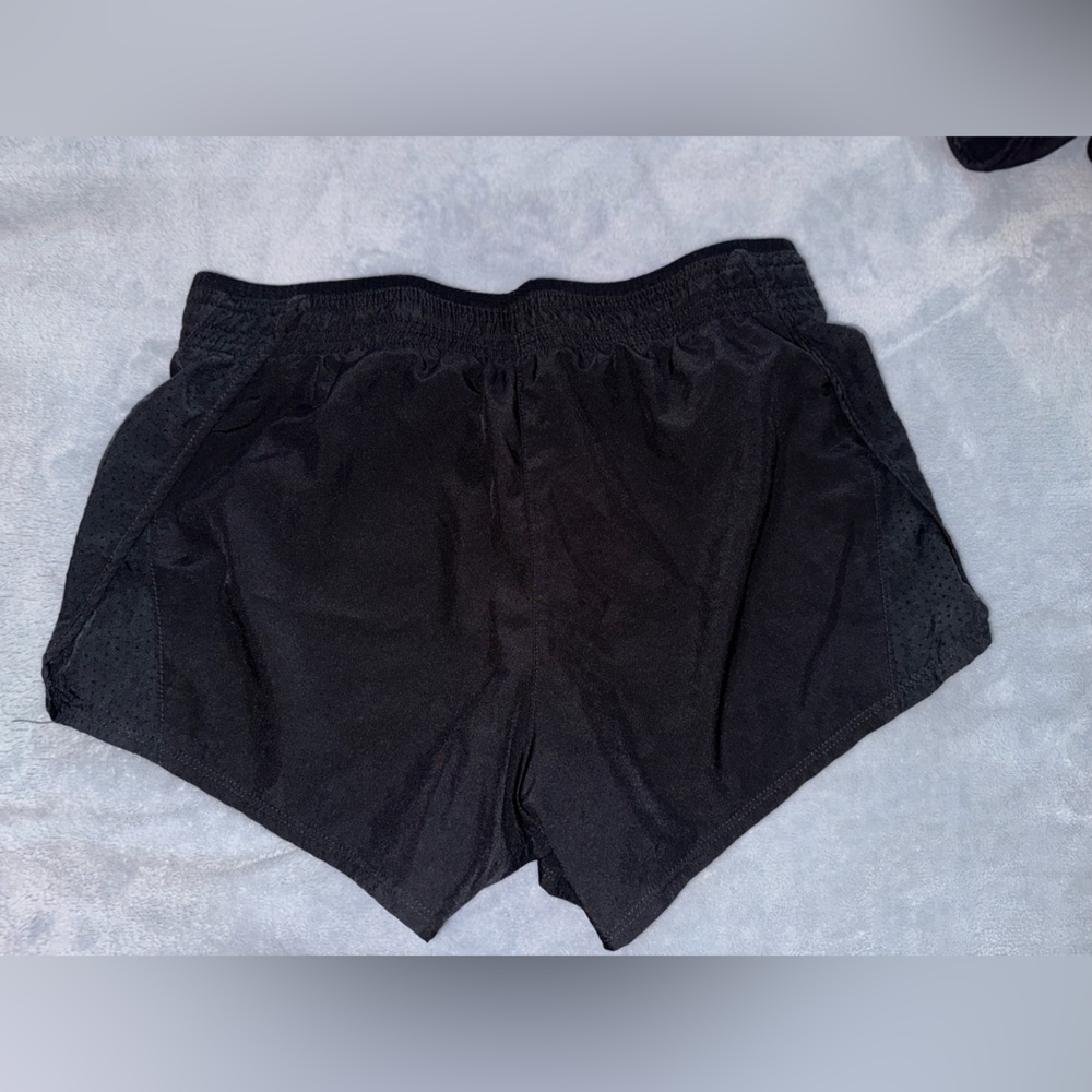 Size S - Picture 3 of 3